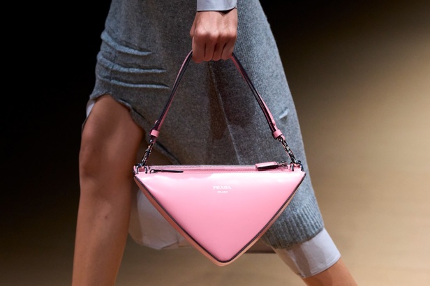 مجموعة Prada لربيع وصيف 2023: اللمسة الإبداعية المناسبة لموسم الربيع المقبل