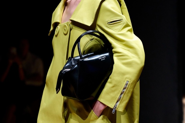 مجموعة Prada لربيع وصيف 2023: اللمسة الإبداعية المناسبة لموسم الربيع المقبل
