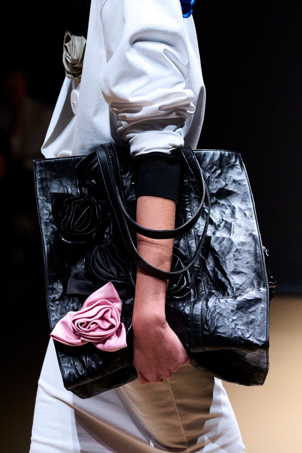 مجموعة Prada لربيع وصيف 2023: اللمسة الإبداعية المناسبة لموسم الربيع المقبل