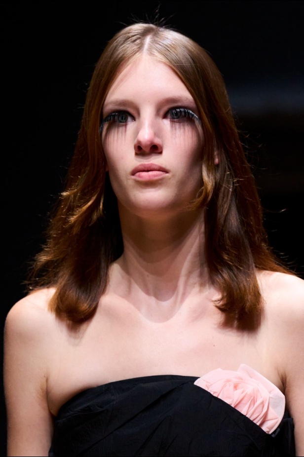 مجموعة Prada لربيع وصيف 2023: اللمسة الإبداعية المناسبة لموسم الربيع المقبل