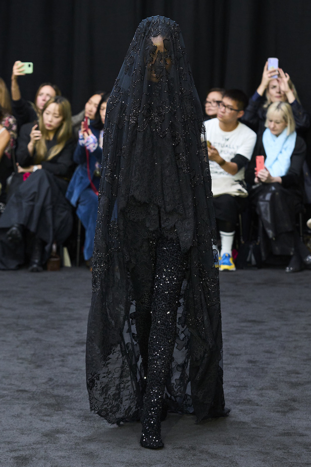 من مجموعة ريتشارد كوين لموسم ربيع وصيف 2023