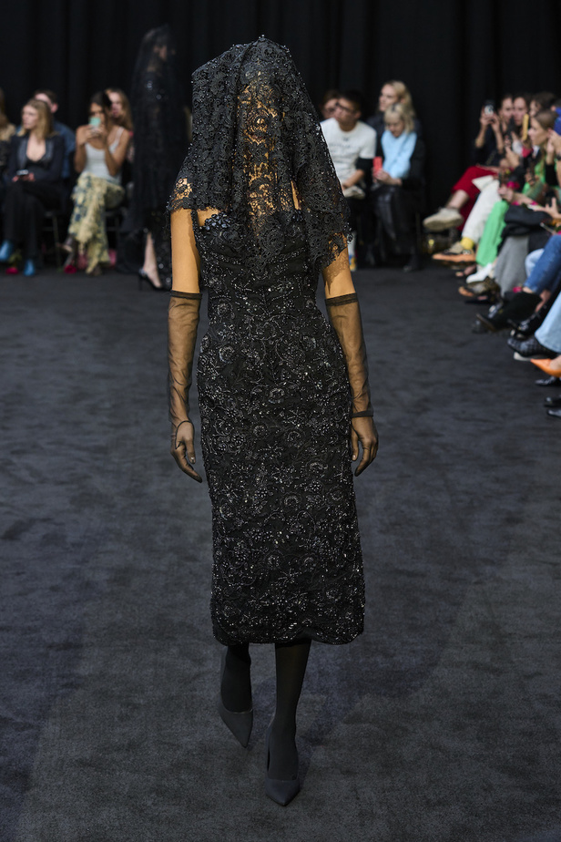 من مجموعة ريتشارد كوين لموسم ربيع وصيف 2023