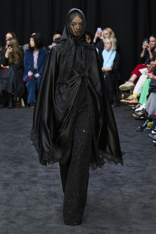 من مجموعة ريتشارد كوين لموسم ربيع وصيف 2023