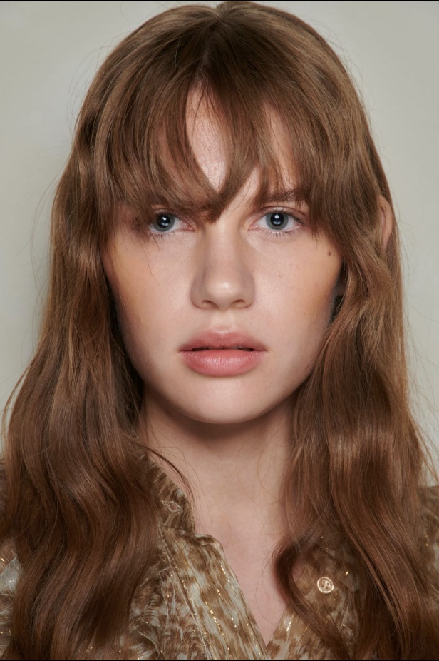 مجموعة Ermanno Scervino لربيع وصيف 2023.. موضة النقشات والتطريزات