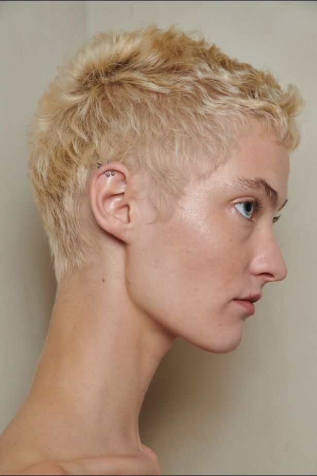 مجموعة Ermanno Scervino لربيع وصيف 2023.. موضة النقشات والتطريزات