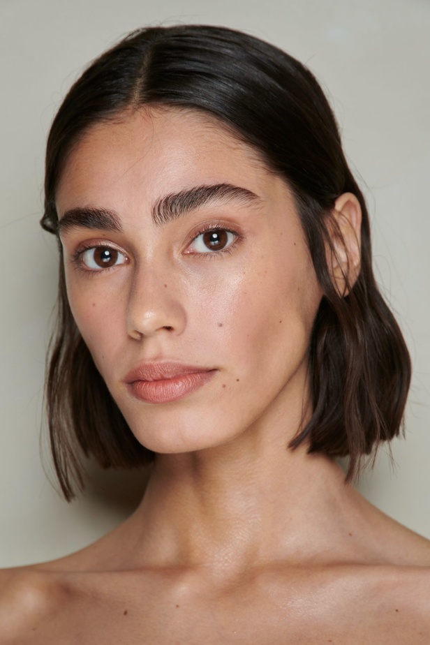 مجموعة Ermanno Scervino لربيع وصيف 2023.. موضة النقشات والتطريزات