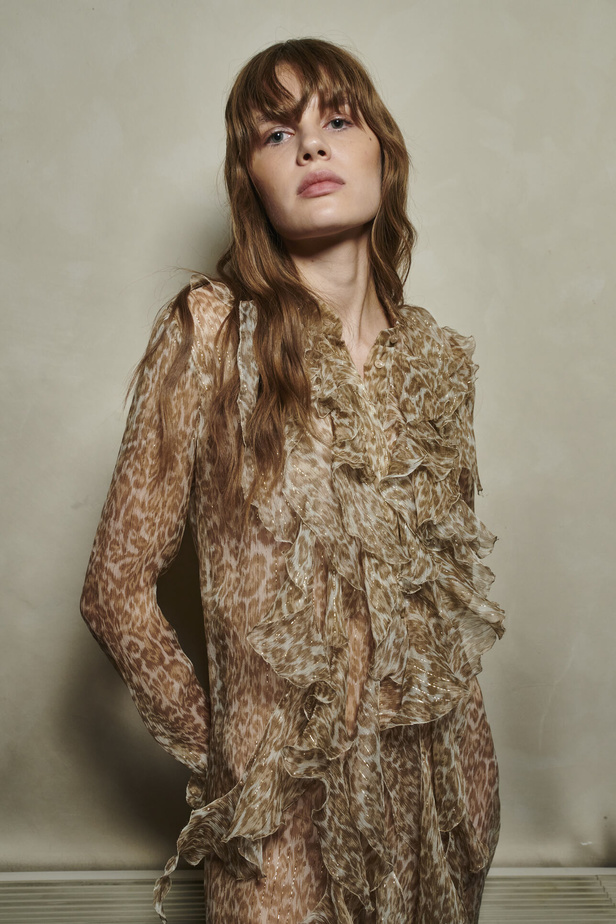 مجموعة Ermanno Scervino لربيع وصيف 2023.. موضة النقشات والتطريزات