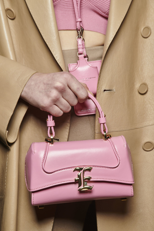 مجموعة Ermanno Scervino لربيع وصيف 2023.. موضة النقشات والتطريزات