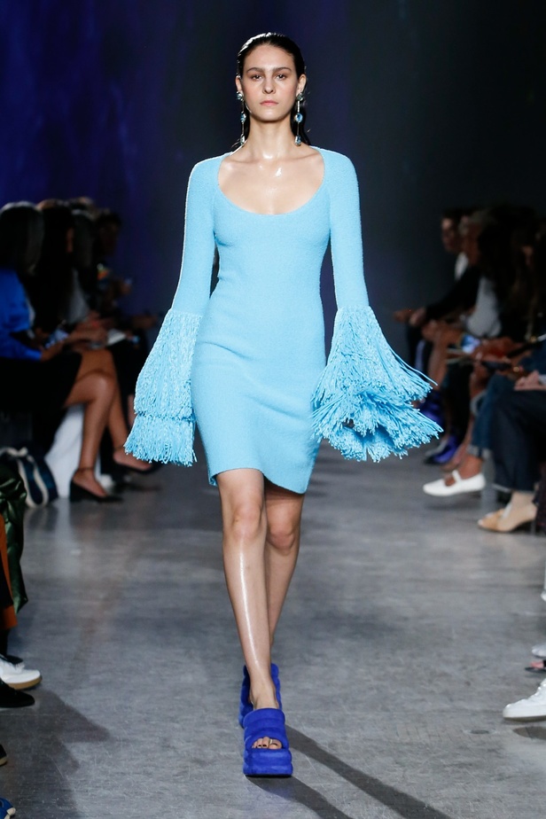 مجموعة Proenza Schouler لربيع 2023 تعيد تعريف "المرأة العصرية والأنيقة"