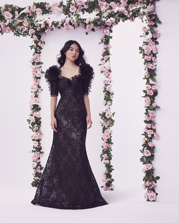 من مجموعة تاداشي جوشي لموسم ربيع وصيف 2023