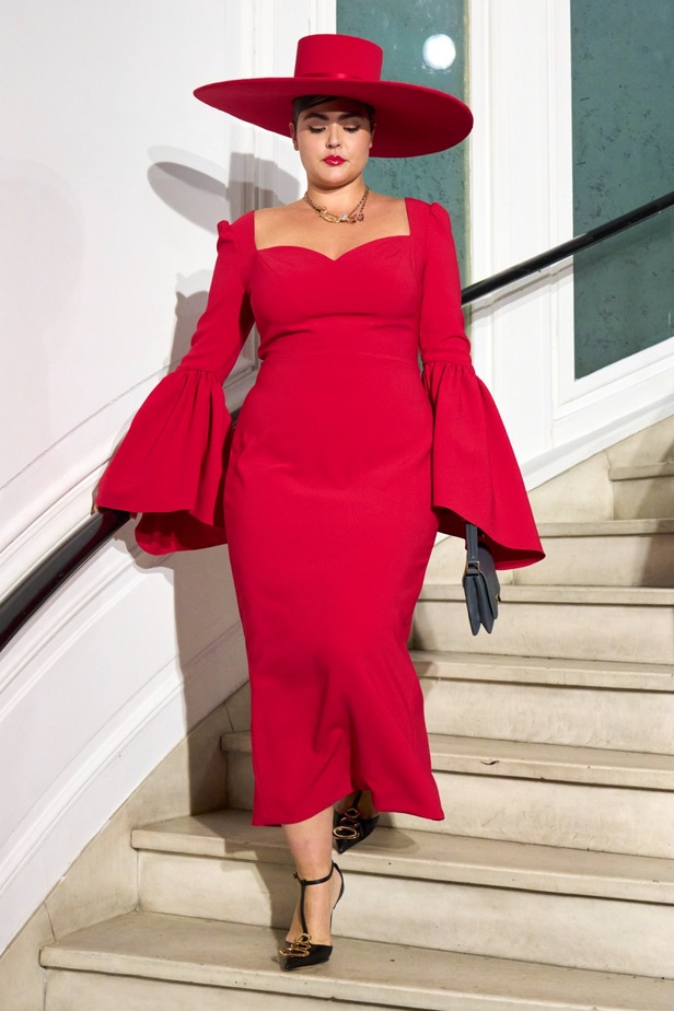 مجموعة Christian Siriano لربيع وصيف 2023 تعيدنا إلى هوليوود القديمة وأيقوناتها