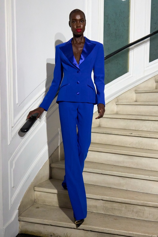 مجموعة Christian Siriano لربيع وصيف 2023 تعيدنا إلى هوليوود القديمة وأيقوناتها