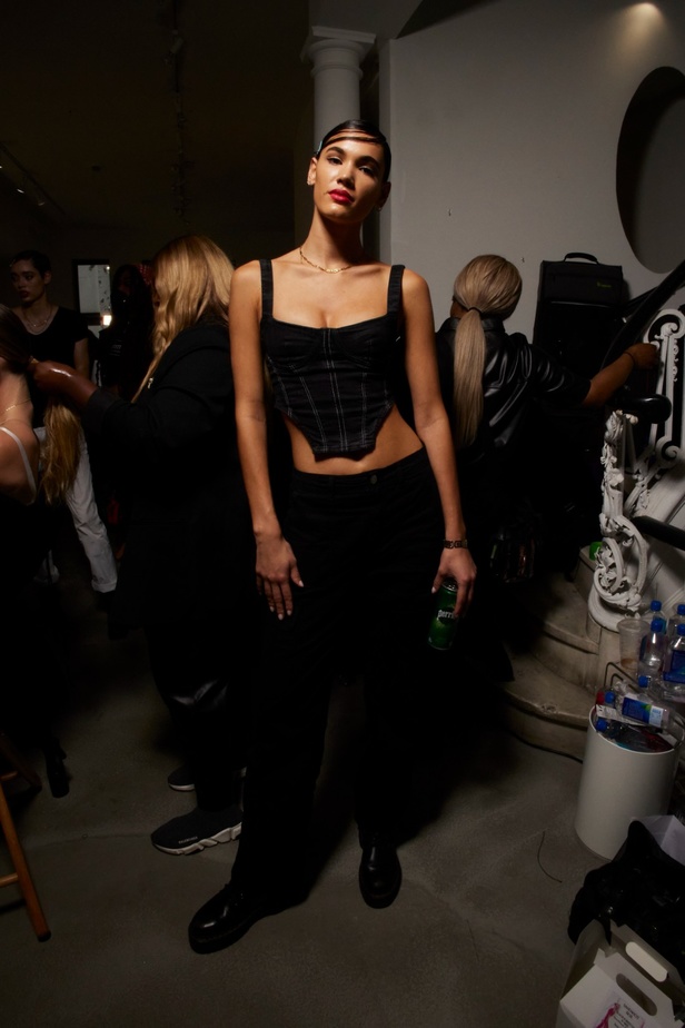 مجموعة Christian Siriano لربيع وصيف 2023 تعيدنا إلى هوليوود القديمة وأيقوناتها