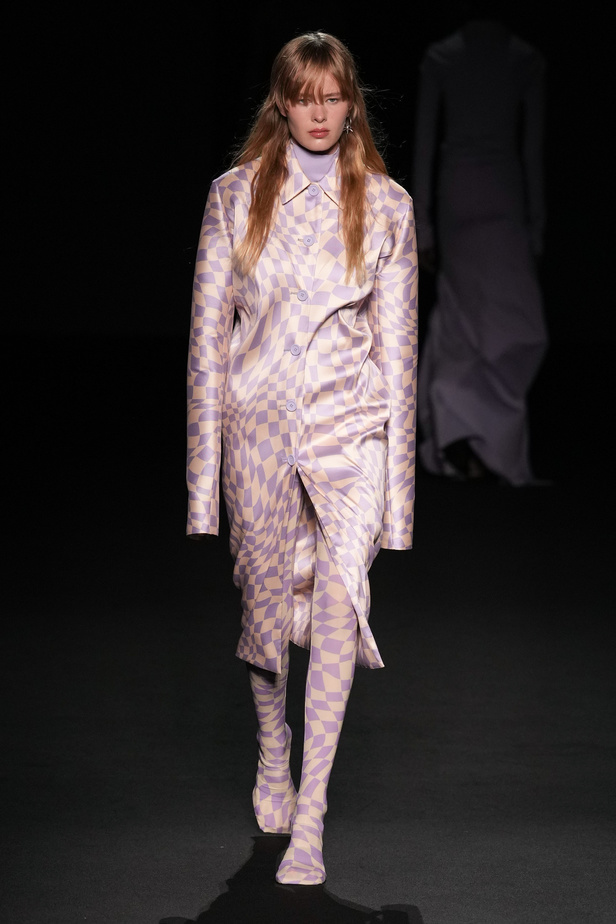 الذوق الشبابي الجريء يهيمن على عرض أزياء Sportmax لربيع وصيف 2023