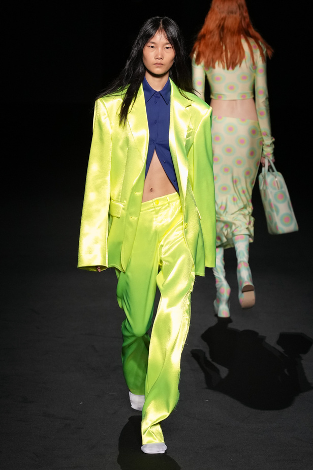 الذوق الشبابي الجريء يهيمن على عرض أزياء Sportmax لربيع وصيف 2023