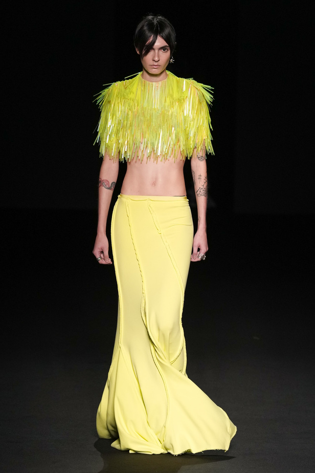 الذوق الشبابي الجريء يهيمن على عرض أزياء Sportmax لربيع وصيف 2023