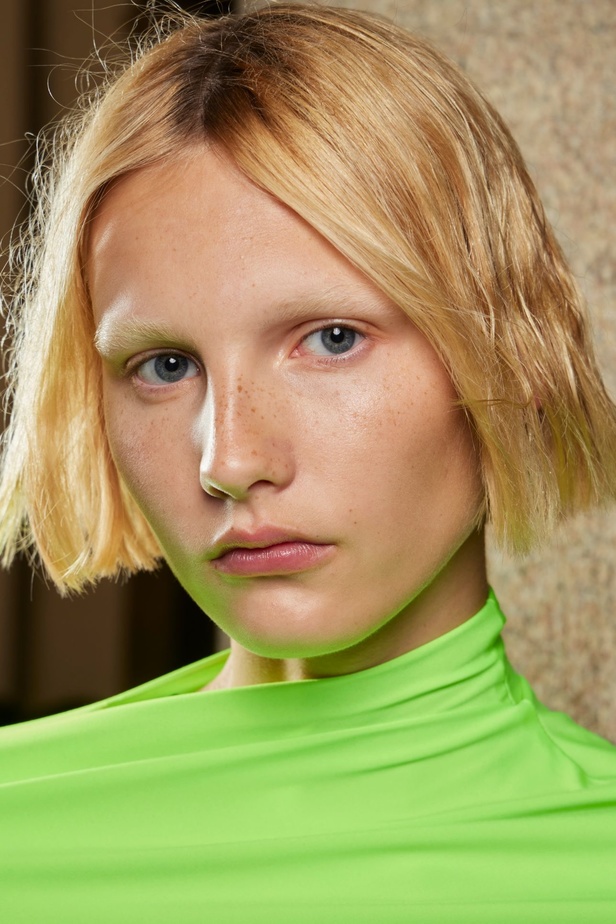 الذوق الشبابي الجريء يهيمن على عرض أزياء Sportmax لربيع وصيف 2023