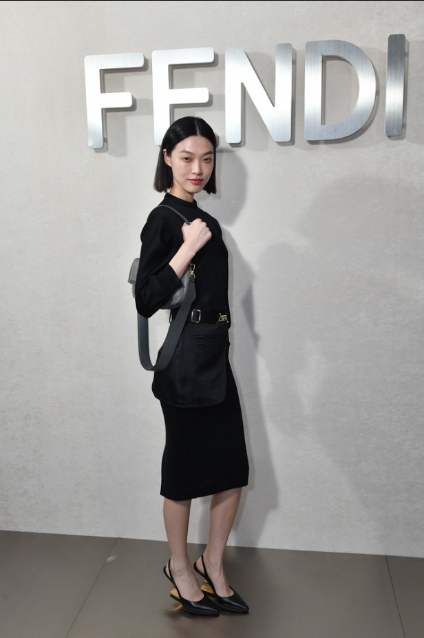 دار "فندي" تحتفل بحقيبة باغيت بجموعة كبسولية ساحرة في نيويورك