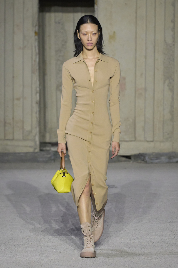 عرض أزياء Tod’s لموسم ربيع وصيف 2023.. أناقة كلاسيكية ومعاطف فاخرة