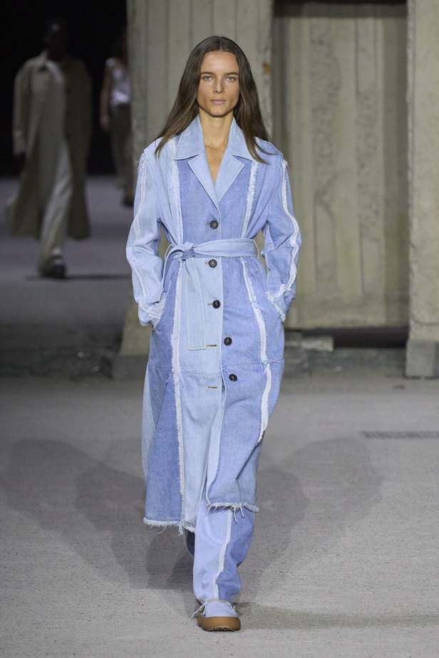 عرض أزياء Tod’s لموسم ربيع وصيف 2023.. أناقة كلاسيكية ومعاطف فاخرة