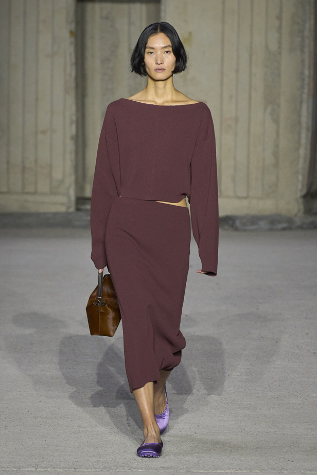 عرض أزياء Tod’s لموسم ربيع وصيف 2023.. أناقة كلاسيكية ومعاطف فاخرة