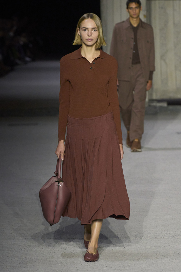 عرض أزياء Tod’s لموسم ربيع وصيف 2023.. أناقة كلاسيكية ومعاطف فاخرة