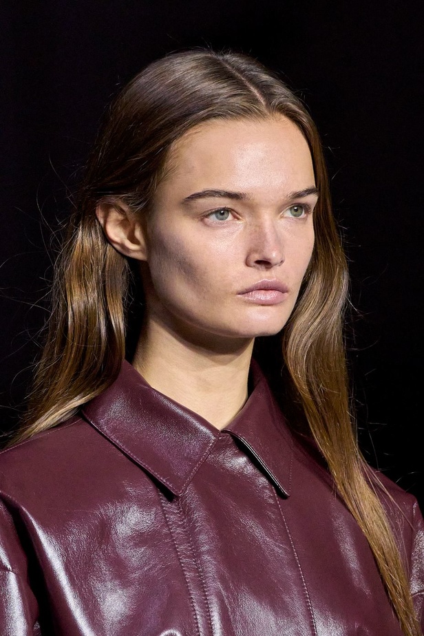 عرض أزياء Tod’s لموسم ربيع وصيف 2023.. أناقة كلاسيكية ومعاطف فاخرة