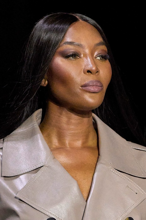 عرض أزياء Tod’s لموسم ربيع وصيف 2023.. أناقة كلاسيكية ومعاطف فاخرة