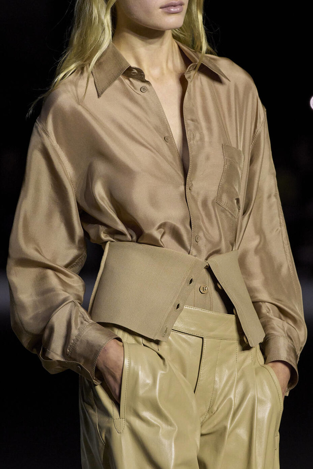 عرض أزياء Tod’s لموسم ربيع وصيف 2023.. أناقة كلاسيكية ومعاطف فاخرة