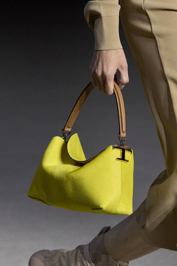 عرض أزياء Tod’s لموسم ربيع وصيف 2023.. أناقة كلاسيكية ومعاطف فاخرة