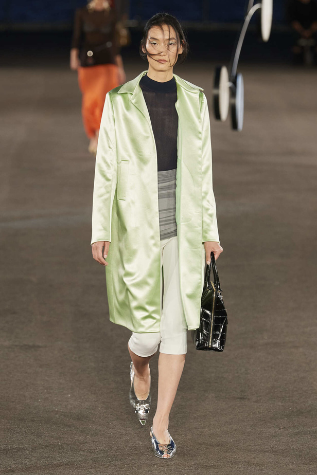 مجموعة Tory Burch لربيع وصيف 2023.. تضارب في الألوان والأقمشة 