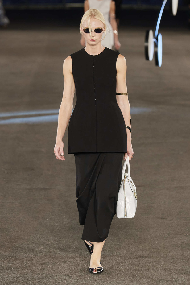 مجموعة Tory Burch لربيع وصيف 2023.. تضارب في الألوان والأقمشة 