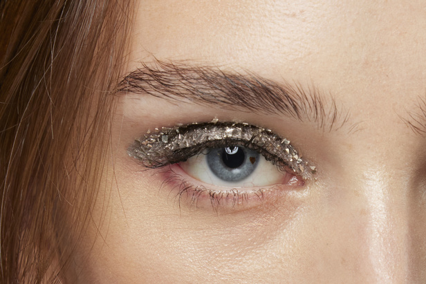 مجموعة Tory Burch لربيع وصيف 2023.. تضارب في الألوان والأقمشة 