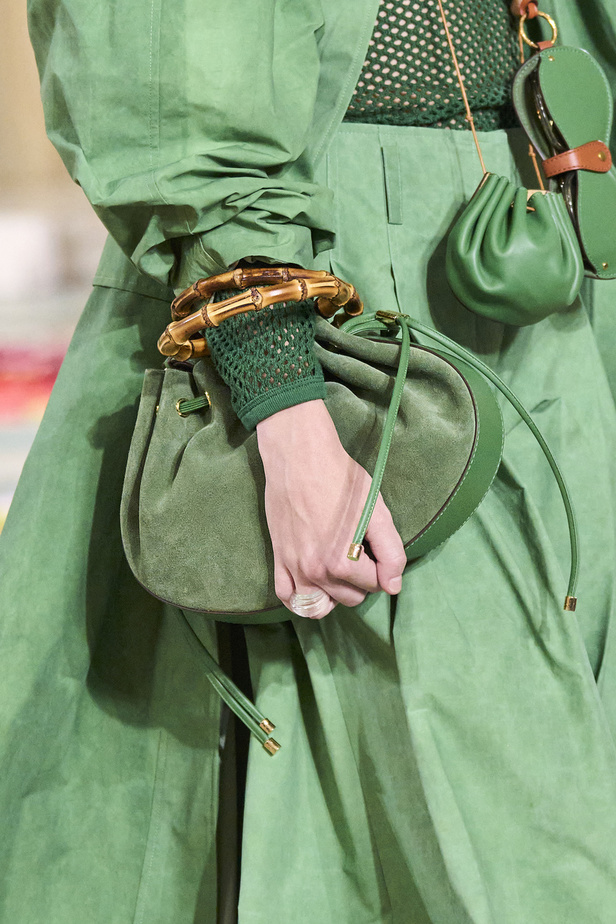 أجواء شاطئية مرحة مع مجموعة Ulla Johnson لربيع وصيف 2023 في نيويورك