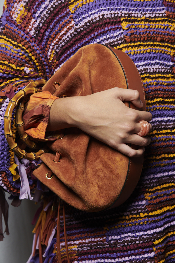 أجواء شاطئية مرحة مع مجموعة Ulla Johnson لربيع وصيف 2023 في نيويورك