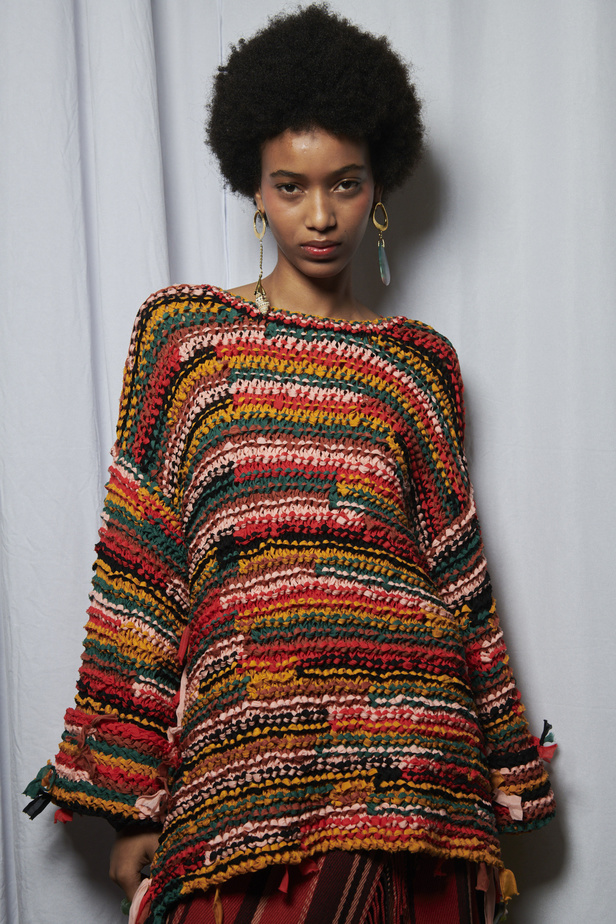 أجواء شاطئية مرحة مع مجموعة Ulla Johnson لربيع وصيف 2023 في نيويورك