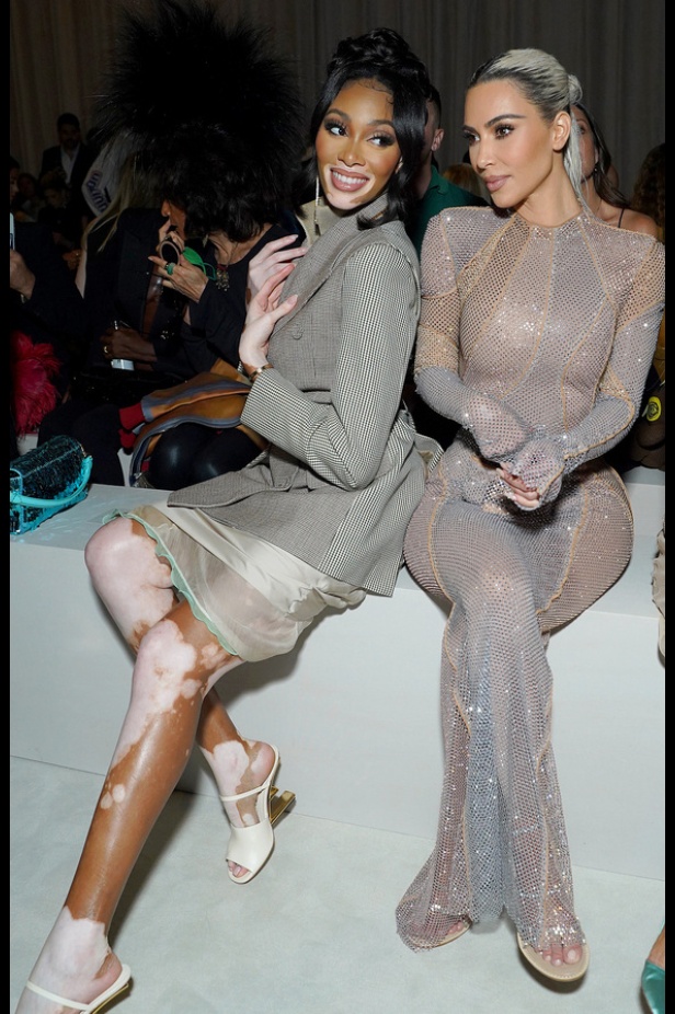 دار "فندي" تحتفل بحقيبة باغيت بجموعة كبسولية ساحرة في نيويورك