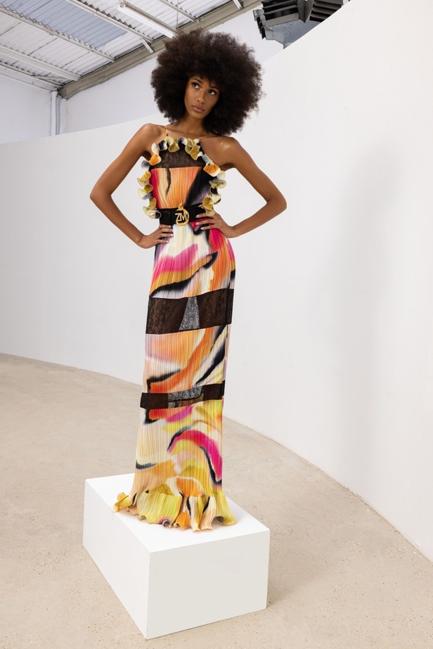 مجموعة زهير مراد لربيع 2023: الإطلالات منحوتة بحرفية والأقمشة شكّلت لوحة فنية رائعة