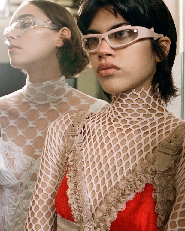 مجموعة Burberry لربيع 2023 أناقة صيفية بلمسة بريطانية 