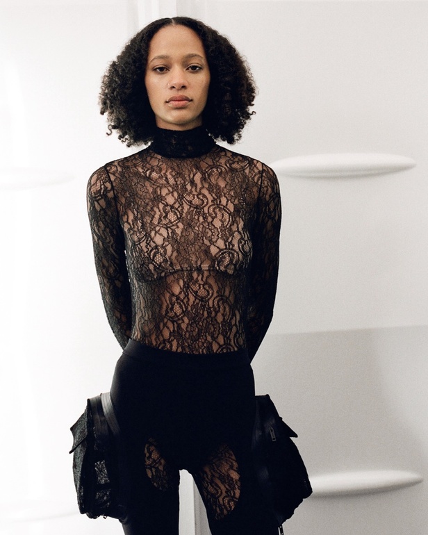 مجموعة Burberry لربيع 2023 أناقة صيفية بلمسة بريطانية 