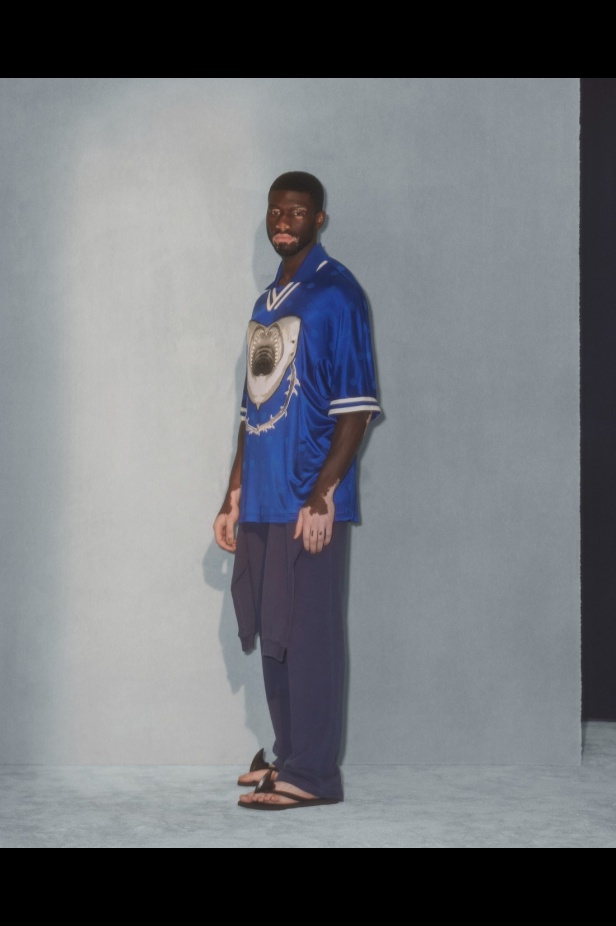 مجموعة Burberry لربيع 2023 أناقة صيفية بلمسة بريطانية 