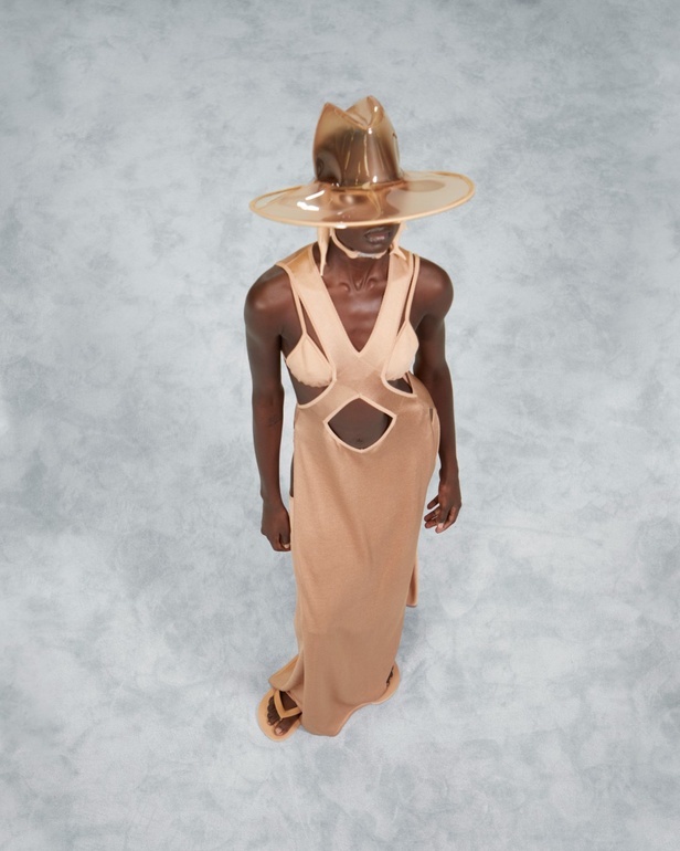 مجموعة Burberry لربيع 2023 أناقة صيفية بلمسة بريطانية 