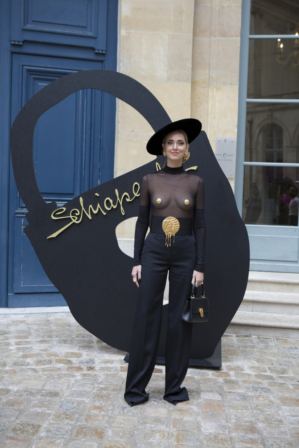 للمرأة الفريدة.. مجموعة Schiaparelli بتفاصيلها الصارخة لربيع وصيف 2023