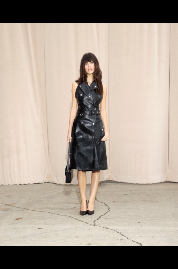 مجموعة Burberry لربيع 2023 أناقة صيفية بلمسة بريطانية 