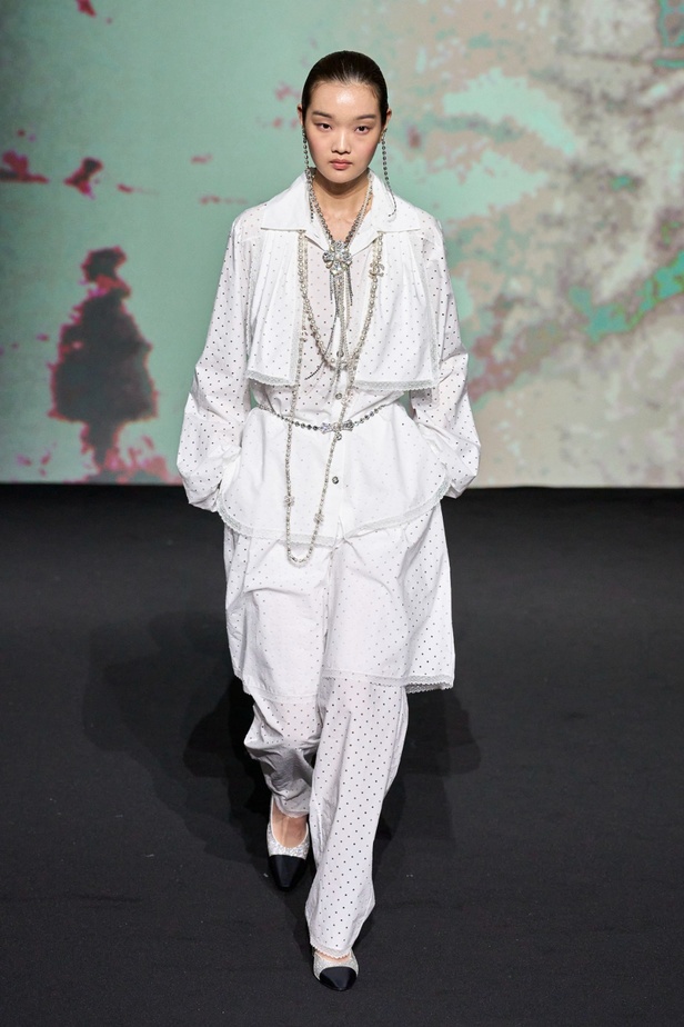 مجموعة CHANEL لربيع 2023 تترجم السحر السينمائي وتستكشف حرية المرأة وأنوثتها