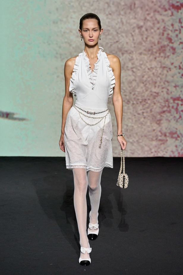 مجموعة CHANEL لربيع 2023 تترجم السحر السينمائي وتستكشف حرية المرأة وأنوثتها