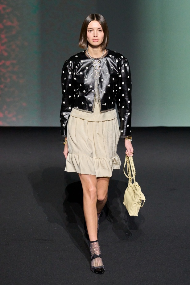 مجموعة CHANEL لربيع 2023 تترجم السحر السينمائي وتستكشف حرية المرأة وأنوثتها