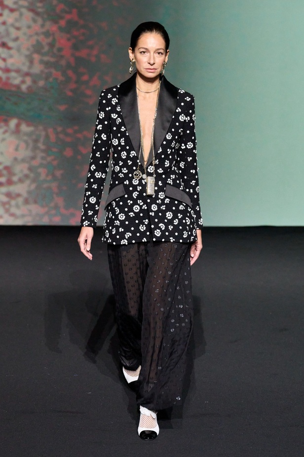 مجموعة CHANEL لربيع 2023 تترجم السحر السينمائي وتستكشف حرية المرأة وأنوثتها