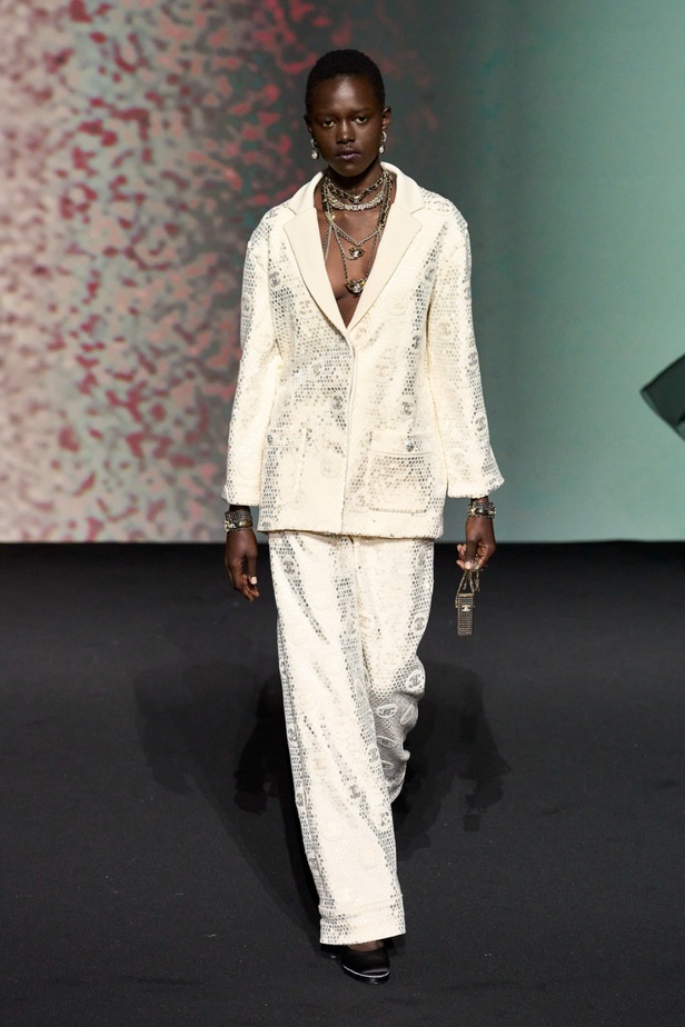 مجموعة CHANEL لربيع 2023 تترجم السحر السينمائي وتستكشف حرية المرأة وأنوثتها