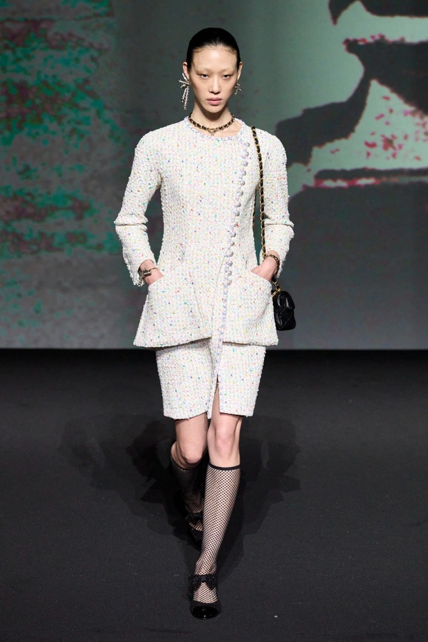 مجموعة CHANEL لربيع 2023 تترجم السحر السينمائي وتستكشف حرية المرأة وأنوثتها